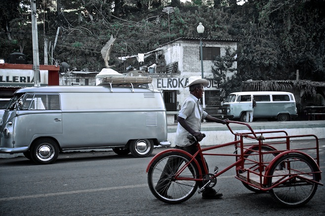 San Blas Roadside
